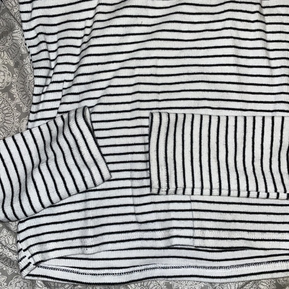 hollister black and white striped tee - Picture 3 of 3